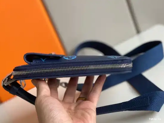 LOUIS PHONE POUCH VUITTON 0526